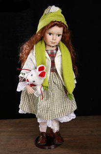 Коллекционная кукла с игрушкой 